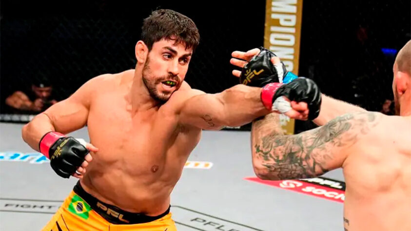 Lutador de MMA, Cara de Sapato leva esse apelido por causa do tamanho do queixo e entrou no grupo Camarote. Fora dos ringues, o lutador de 32 anos chama atenção por sua amizade com Neymar, craque do PSG e da Seleção Brasileira.