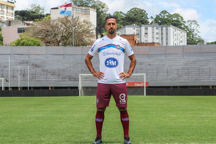 Caxias - Camisas - Fornecedora do material esportivo: Agência Bumbo Criativo