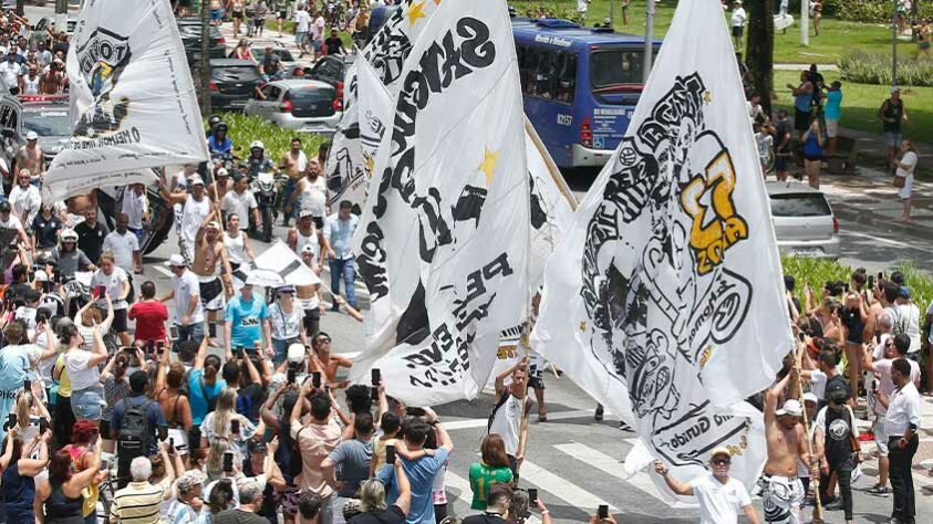 Muitos torcedores do Santos se despediram de Pelé.