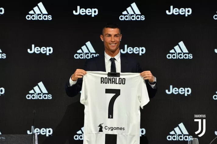 6º - Juventus: 263,2 milhões de euros - Temporada: 2018/19 - Contratação mais cara do time na janela: Cristiano Ronaldo