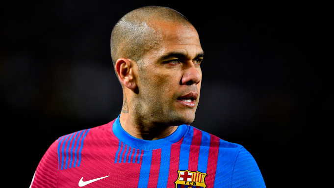 Daniel Alves é acusado por uma mulher de cometer crime de agressão sexual em uma festa de fim de ano em Barcelona, na Espanha.