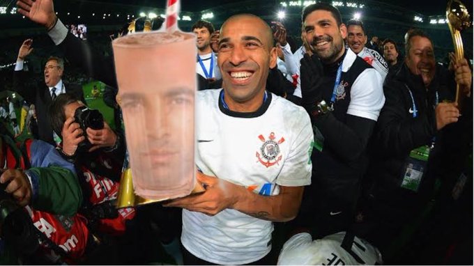 Se você acessou o Twitter nas últimas 24 horas, dificilmente não viu algum meme ou comentário brincando com o nome de Emerson Sheik e suas variações. A página "Corinthians ao Contrário" promoveu um mata-mata com as melhores opções (Shape, Vape, Snake, entre outras) e a grande final "quebrou" a internet. Entenda mais e veja os memes a seguir! (Por Humor Esportivo)