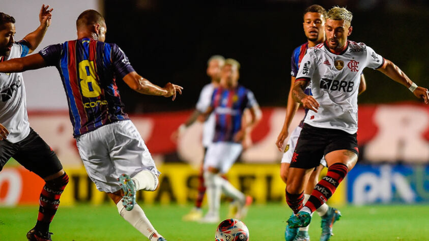 A partida em 0 a 0 do Flamengo com o Madureira, no Kleber Andrade, teve seu início atrasado por 15 minutos. O motivo foi que uma ambulância estava com remédios vencidos.