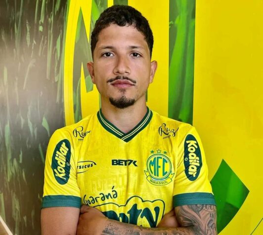 FECHADO - O volante Yuri, que teve passagem recente pelo Fluminense, chegou ao Mirassol. Após deixar o Juventude, ele foi anunciado pela equipe paulista para a disputa do estadual.