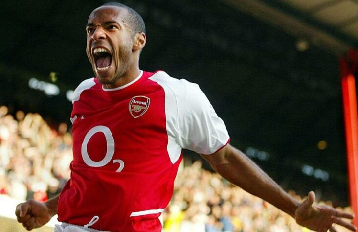 Thierry Henry - Arsenal - Grande nome da história do clube, o atacante marcou 228 gols em 376 jogos com a camisa dos Gunners. O ex-jogador esteve presente na melhor época da equipe, que hoje sonha em conquistar novamente o Campeonato Inglês.