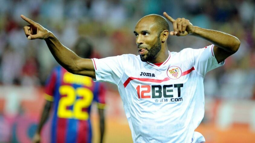 Frédéric Kanouté - Sevilla - O centroavante foi o jogador que mais balançou a rede com a camisa do clube espanhol. Com 135 gols em 287 jogos, marcou seu nome na história do Sevilla. ​Luis Fabiano quase chegou ao topo, mas faltaram 32 gols para o brasileiro, que é o segundo maior artilheiro do clube.