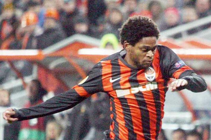 Luiz Adriano - Shakhtar Donetsk - Brasileiro na lista. O atacante, anunciado recentemente como reforço do Internacional, é o maior artilheiro da história do Shakhtar Donetsk. Ao todo, o brasileiro marcou 128 gols em 266 jogos.