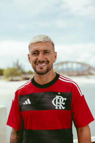 GALERIA: Veja ensaio feito para o lançamento da nova camisa do Flamengo