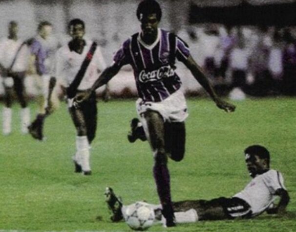 1990 - Grêmio (campeão da Copa do Brasil) 2 x 0 Vasco (campeão Brasileiro) 