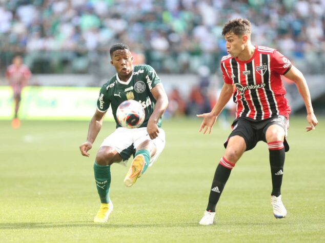 O Palmeiras ficou no empate em 0 a 0 com o São Paulo, em vasa, no clássico deste domingo (22), o primeiro do ano. Em dia de pouca inspiração criativa, o Verdão dependeu das jogadas isoladas de Dudu, mas fora isso viu seu poderio ofensivo se esvaziar. Eis as notas, por Rafael Ribeiro