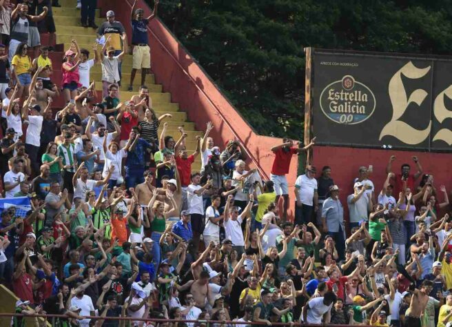 A torcida do clube mineiro vibrava com a igualdade no placar. 