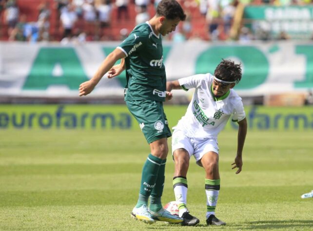 O jogo foi bastante disputado e movimentado, com ambas as equipes procurando o gol. 