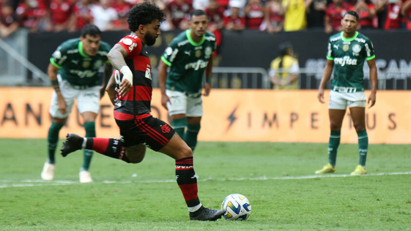 Gabriel Barbosa cobrou o pênalti que abriu o placar para o Mengão. 