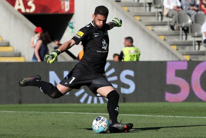 Victor Braga, 30 anos - Posição: goleiro - Clube: Al-Tai / Com passagem nas bases dos rivais Bahia e Vitória, Victor tem uma longa carreira em Portugal, -passando por clubes menores como União de Leira, Famalicão e Arouca. Defende seu clube atual desde 2021. 