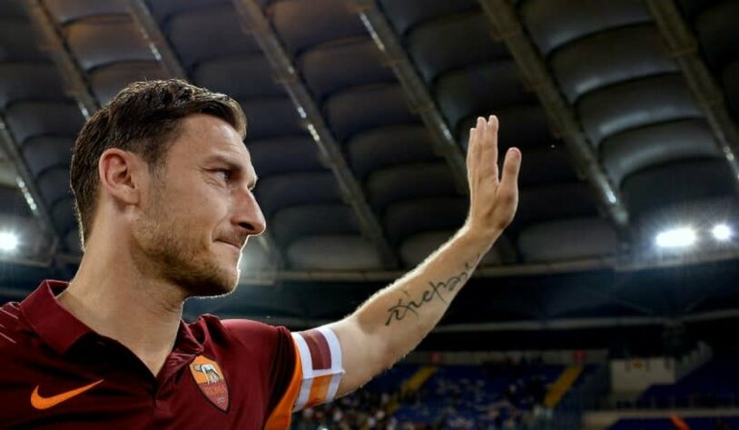Francesco Totti - Roma - Uma lenda no clube, o italiano marcou 307 gols em 785 jogos pelo clube da capital italiana. Ao mesmo tempo é um dos grandes nomes da história do futebol italiano.