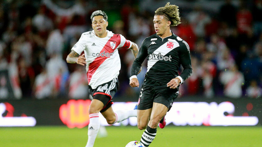 River Plate: Sobe - Mesmo com o time alternativo, o River Plate foi letal e soube concretizar as oportunidades em gols. | Desce - No início do jogo, os argentinos foram pressionados por um adversário que não tem entrosamento.