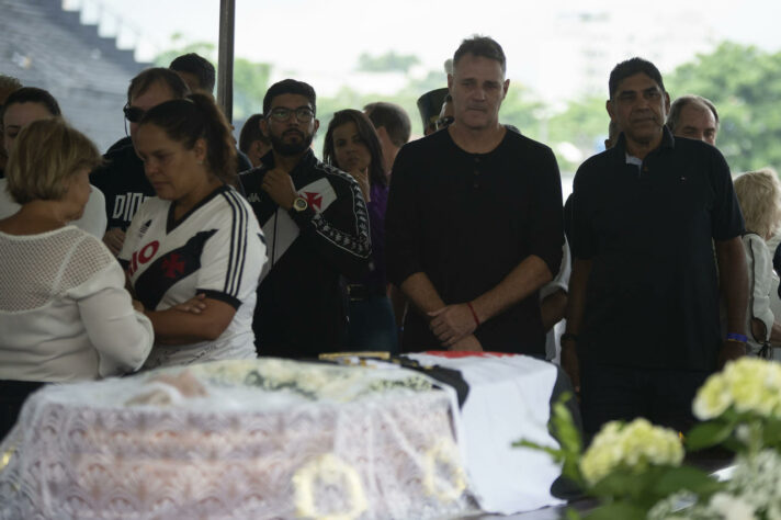 Um dos maiores goleiros da história do Vasco, Carlos Germano também foi visto em São Januário.