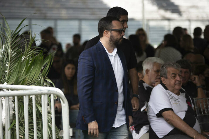 Presidente do Fluminense, Mário Bittencourt, foi outra figura de um grande clube do Rio que esteve no velório de Dinamite.