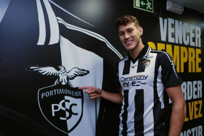 FECHADO - O zagueiro Alemão não é mais atleta do Corinthians. O Portimonense (POR) anunciou a chegada do atleta de 20 anos, que assinou contrato até 2027. O Timão não deu detalhes do acordo, mas, segundo apuração do LANCE!, o clube liberou o atleta de graça, mantendo 40% dos direitos econômicos do zagueiro visando uma venda futura.