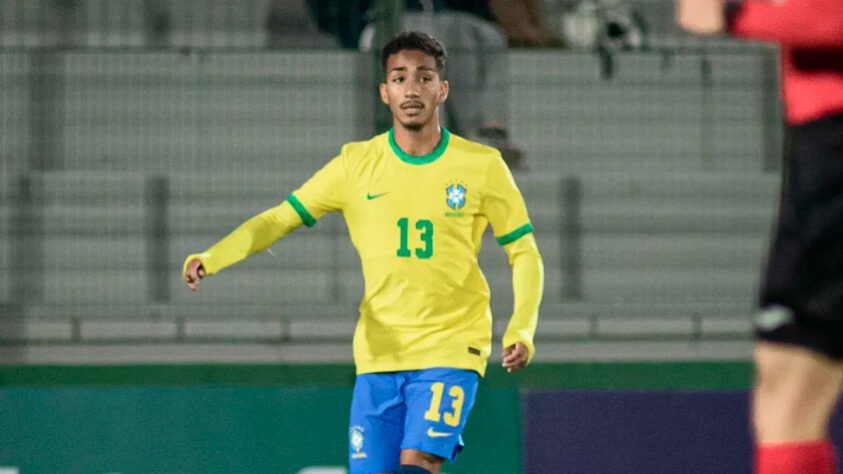 Lateral: Arthur (América -MG), 19 anos - Foi integrado ao time profissional do Coelho em 2022 e de lá para cá vem chamando atenção do técnico Ramon Menezes. O lateral-direito disputou o quadrangular de Punta del Este, em agosto de 2022, e ganhou mais uma oportunidade na Seleção Brasileira Sub-20.