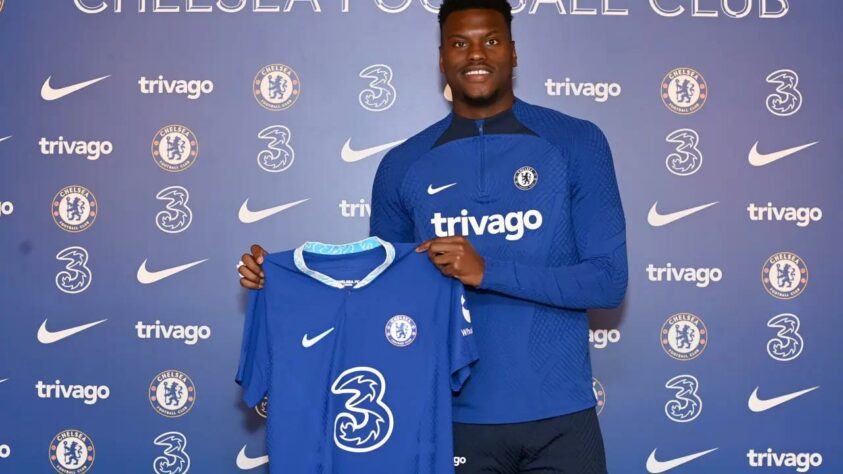 5º - Benoît Badiashile - zagueiro - Clube que contratou o jogador: Chelsea - Quantia paga: 38 milhões de euros (R$ 209,65 milhões)