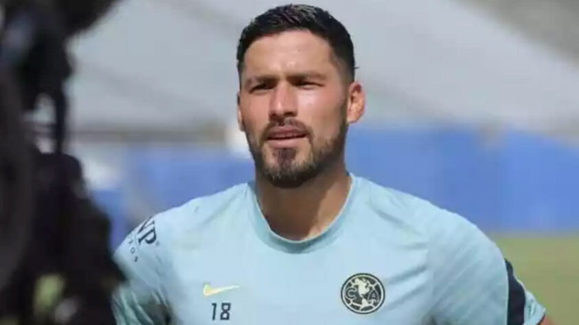 ESQUENTOU - O zagueiro Bruno Valdez pode estar mais perto de um acerto com o Cruzeiro. O jogador de 30 anos está livre no mercado para assinar com o clube mineiro. Valdez deixou o América do México, que oficializou a saída do defensor.