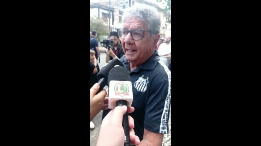 Manoel Maria, ex-ponta direita do Santos, prestou sua homenagem ao Rei, que era seu melhor amigo: 'Ele foi meu amigo, meu irmão e meu ídolo de juventude'. 