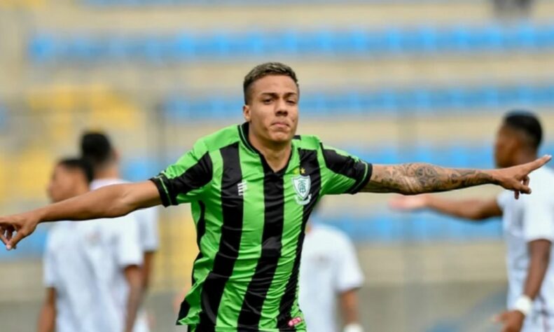 FECHADO - O Botafogo acertou a contratação do atacante Carlos Alberto, de 20 anos, vindo do América-MG. Após complicações contratuais na negociação com Gabriel Barros, os dirigentes alvinegros agiram rapidamente na busca por outro nome do mercado.