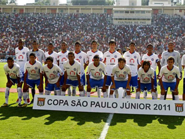 Bahia - Campeão Brasileiro e um dos principais clubes do nordeste, o Bahia é mais um clube tradicional que ficou apenas com o vice. O Tricolor baiano perdeu para o Flamengo na final de 2011, no Pacaembu, pelo placar de 2 a 1. Entretanto, o clube pode se gabar como único nordestino que chegou à final da competição.