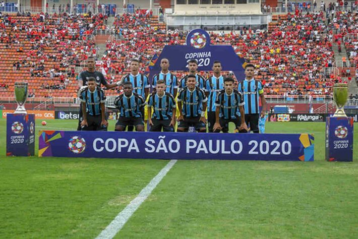 Grêmio - melhor campanha: vice em 1991 e 2020 (foto). Dentre os mais tradicionais clubes do futebol brasileiro que nunca conquistaram a Copinha, o Grêmio foi quem chegou mais perto de levantar o caneco, ficando com o vice em duas oportunidades. Na primeira delas, o Tricolor gaúcho acabou sendo goleado por 4 a 0 para a boa equipe da Portuguesa, que contava com Dener e Sinval, em uma campanha que já ultrapassa 30 anos. Na mais recente, o Imortal foi superado nos pênaltis para o rival Inter e acabou amargando o segundo vice do torneio.