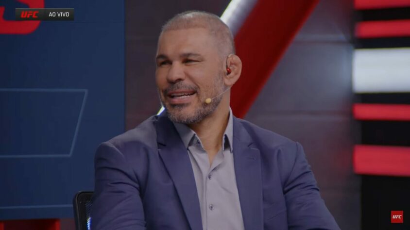 Rodrigo Minotauro, ex-lutador do UFC, também faz parte da equipe de transmissão do 'UFC Fight Pass', nos mesmos moldes de André Azevedo, com aparições na plataforma digital e na Band. Minotauro já havia sido comentarista de UFC no Grupo Globo. 