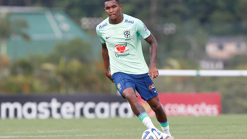 Zagueiro: Douglas Mendes (Red Bull Bragantino), 18 anos - 