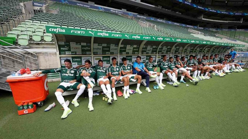 O Palmeiras ainda não fez contratações, mas mesmo assim teve o elenco modificado em relação ao ano de 2022. Saídas de jogadores como Danilo, Wesley, Jorge e Gustavo Scarpa, e as promoções de jovens como Garcia, Fabinho e Jhon Jhon, revelam a nova face do grupo alviverde. Confira quem faz parte do elenco do Verdão para este início de 2023: