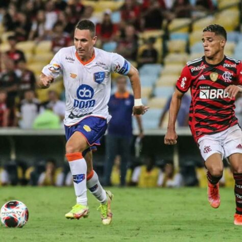 Audax - Sobe: a boa consistência defensiva, que não deixou o Flamengo finalizar no primeiro tempo. Desce: a falta de concentração no lance do gol rubro-negro, já que a defesa dormiu no ponto e deixou Matheus França finalizar. 