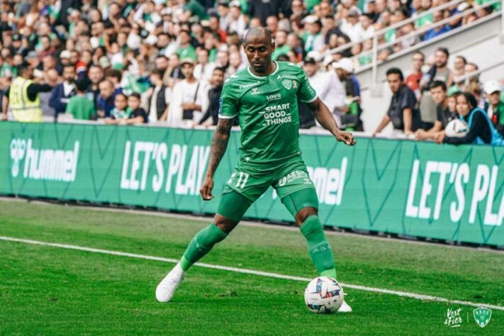 FECHADO - O lateral-esquerdo Gabriel Silva não é mais jogador do Saint-Étienne (FRA). O atleta, formado na base do Palmeiras, teve a sua rescisão oficializada através de comunicado emitido no site do clube.