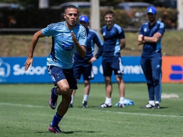 FECHADO - O Cruzeiro comunicou a saída do meia João Paulo. Ele já foi oficializado como novo reforço do CRB, em empréstimo válido até o final da temporada, quando encerra seu vínculo com a Raposa.