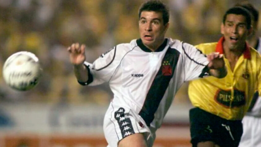 LUIZÃO: Atacante - 47 anos atualmente - Artilheiro do Vasco na Libertadores de 1998, o atacante foi fundamental para o clube conquistar o maior título de sua história. Além disso, Luizão também teve boas atuações com a camisa de outros gigantes do futebol brasileiro como Teve passagens por vários dos maiores clubes do Brasil, como Palmeiras, Corinthians, Botafogo, São Paulo, Santos, Flamengo e Grêmio. Nos dias de hoje, o ex-jogador trabalha com agenciamento de carreiras de jogadores de futebol.