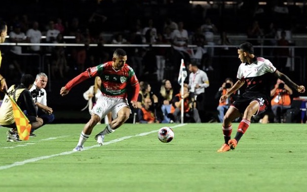 Portuguesa: Sobe - Daniel Costa - Essencial para o gol da Lusa na partida, deu uma ótima assistência para Luccas Nathan. Desce - Passividade - A Lusa chegou com a proposta de se defender bastante no clássico com o Tricolor, mas praticamente não existiu no ataque. Faltou ser mais ofensiva,