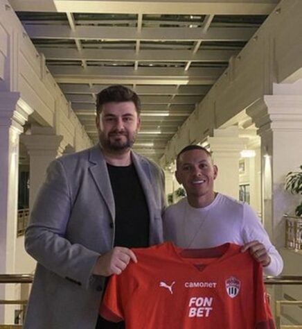 FECHADO - O meia-atacante Marcos Guilherme, ex-São Paulo, foi anunciado pelo Khimki (RUS). O contrato do brasileiro com o clube russo é válido até junho de 2024.