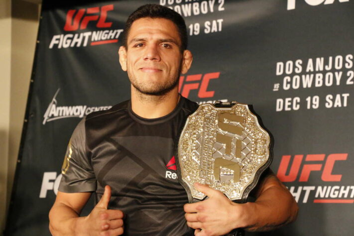 Rafael dos Anjos - Cinturão que conquistou: peso-leve