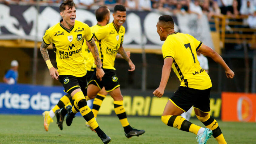 São Bernardo - SOBE - Chrystian foi eficiente e marcou o único gol da partida logo no início do jogo. DESCE - Matheus Salustiano marcou contra no final do jogo.