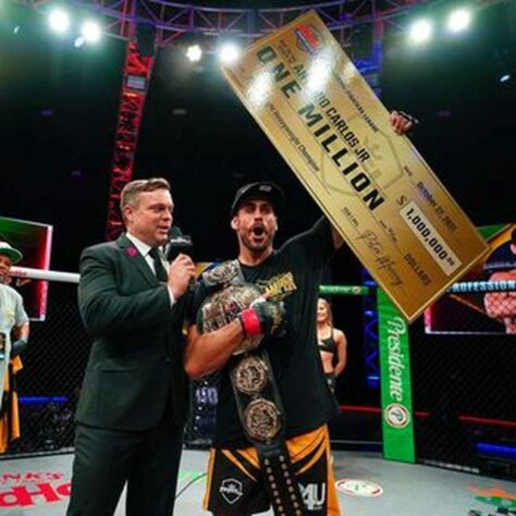 O lutador foi campeão na "PFL MMA" e recebeu uma premiação de US$ 1 milhão (R$ 5,5 milhões na cotação da época).