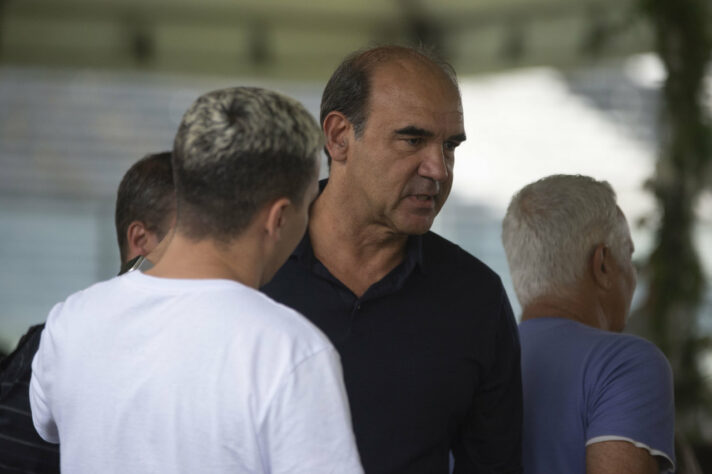 Ex-treinador do Vasco e adversário de Roberto dentro de campo, Ricardo Gomes prestou suas condolências ao ídolo do clube.