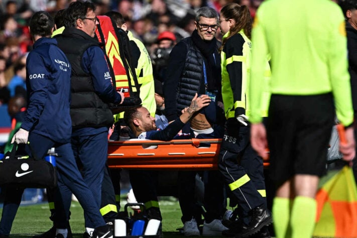 Contando ainda com as pequenas lesões e incômodos musculares, são mais de 27 lesões sofridas desde que o atacante chegou à Europa no total.