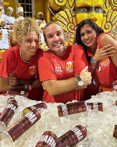 Cristiane, Caio Ribeiro e Andressa Alves fizeram uma foto descontraída na "banheira" de gelo da Brahma.