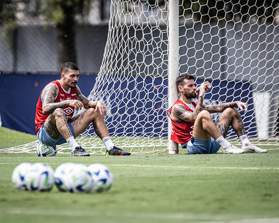 Jogadores do Peixe realizaram as atividades do treinamento com a nova coleção da Umbro.