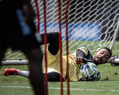 Jogadores do Peixe realizaram as atividades do treinamento com a nova coleção da Umbro.