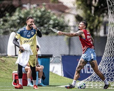 Jogadores do Peixe realizaram as atividades do treinamento com a nova coleção da Umbro.