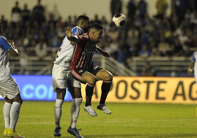 São Bento: SOBE - O time não teve pontos positivos a serem destacados na partida. // DESCE - O treinador Paulo Roberto não esteve num bom dia, assim como os seus comandados.