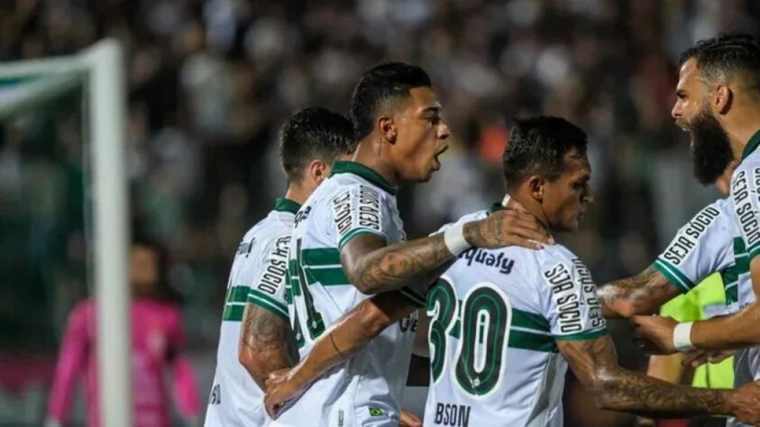 14º - Coritiba - 60% de aproveitamento (15 jogos, 7 vitórias, 6 empates e 2 derrotas / 18 gols marcados e 11 sofridos)